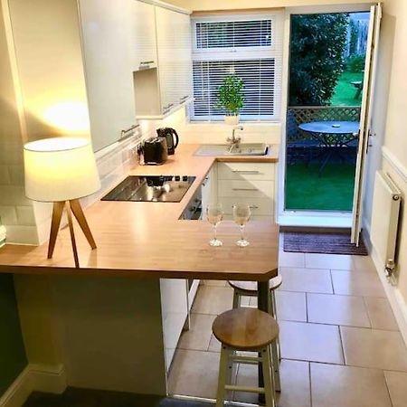 Cosy Coach House Garden Apartment By The Sea, Own Entrance Door, Garden Terrace With Exclusive Rear Door Access & Free Reserved Parking Space Only 2 Mtrs From Your Apt Door! Early Checkin From 3Pm And Late Check Out Till 11Am Available! Broadstairs Kültér fotó