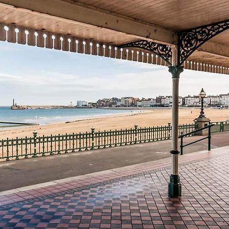 Cosy Coach House Garden Apartment By The Sea, Own Entrance Door, Garden Terrace With Exclusive Rear Door Access & Free Reserved Parking Space Only 2 Mtrs From Your Apt Door! Early Checkin From 3Pm And Late Check Out Till 11Am Available! Broadstairs Kültér fotó