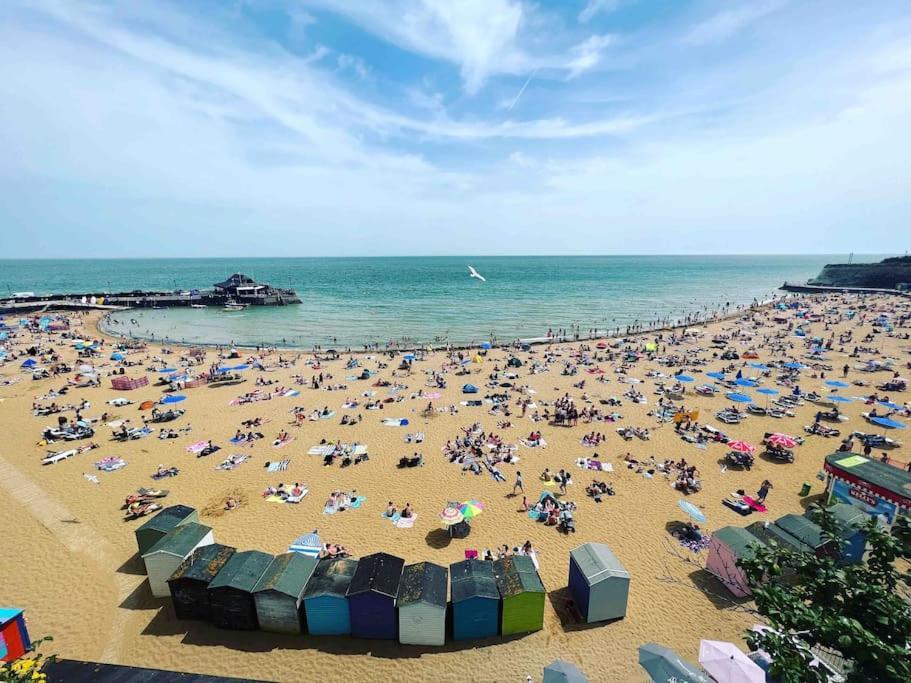 Cosy Coach House Garden Apartment By The Sea, Own Entrance Door, Garden Terrace With Exclusive Rear Door Access & Free Reserved Parking Space Only 2 Mtrs From Your Apt Door! Early Checkin From 3Pm And Late Check Out Till 11Am Available! Broadstairs Kültér fotó