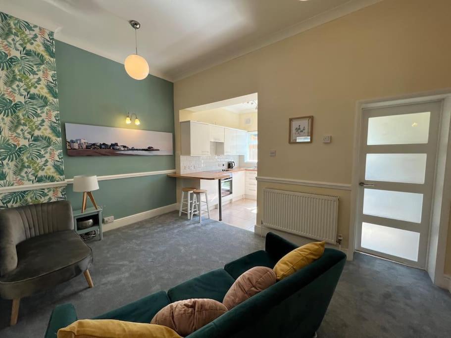 Cosy Coach House Garden Apartment By The Sea, Own Entrance Door, Garden Terrace With Exclusive Rear Door Access & Free Reserved Parking Space Only 2 Mtrs From Your Apt Door! Early Checkin From 3Pm And Late Check Out Till 11Am Available! Broadstairs Kültér fotó
