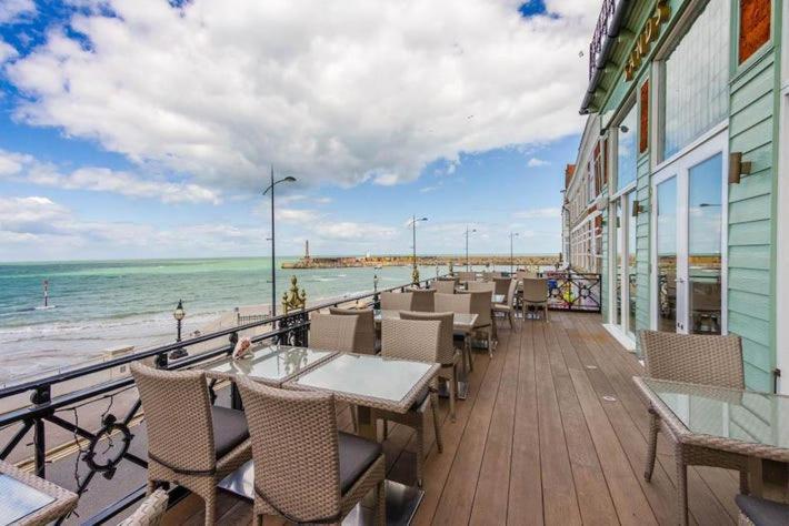 Cosy Coach House Garden Apartment By The Sea, Own Entrance Door, Garden Terrace With Exclusive Rear Door Access & Free Reserved Parking Space Only 2 Mtrs From Your Apt Door! Early Checkin From 3Pm And Late Check Out Till 11Am Available! Broadstairs Kültér fotó