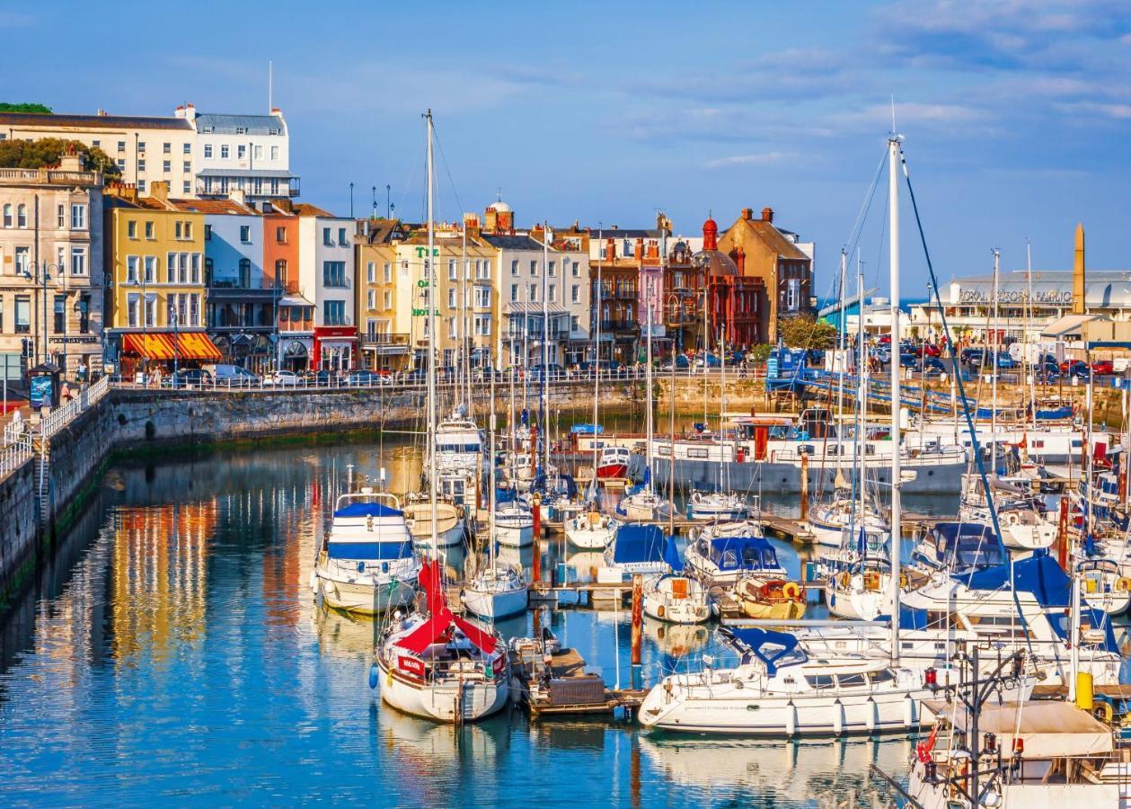 Cosy Coach House Garden Apartment By The Sea, Own Entrance Door, Garden Terrace With Exclusive Rear Door Access & Free Reserved Parking Space Only 2 Mtrs From Your Apt Door! Early Checkin From 3Pm And Late Check Out Till 11Am Available! Broadstairs Kültér fotó