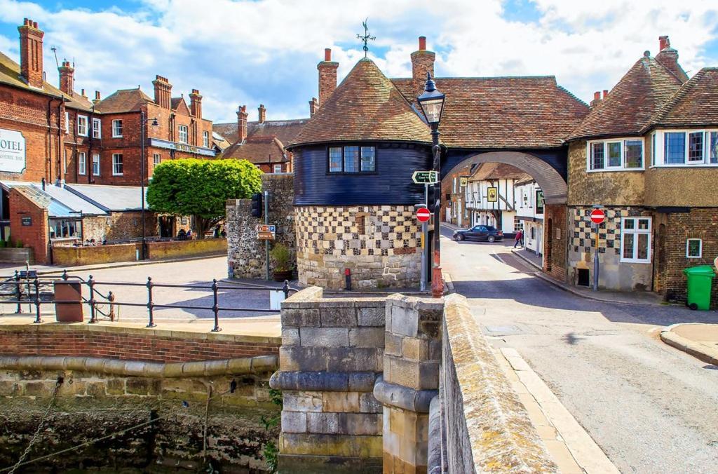 Cosy Coach House Garden Apartment By The Sea, Own Entrance Door, Garden Terrace With Exclusive Rear Door Access & Free Reserved Parking Space Only 2 Mtrs From Your Apt Door! Early Checkin From 3Pm And Late Check Out Till 11Am Available! Broadstairs Kültér fotó